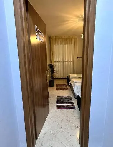 Super House Blloku - 3 Apartmán Tirana